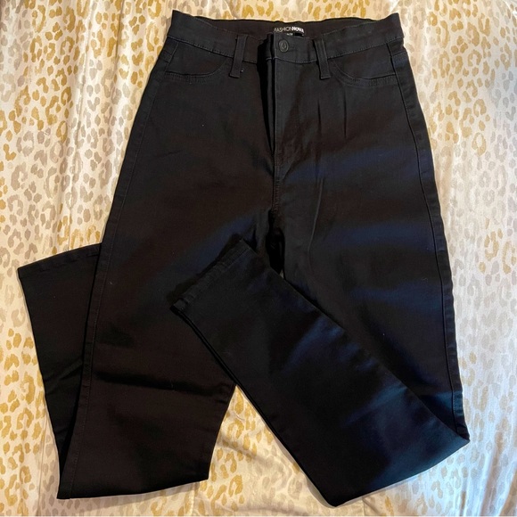 Black Wash Fashion Nova Skinny Jeans - Picture 2 of 6
